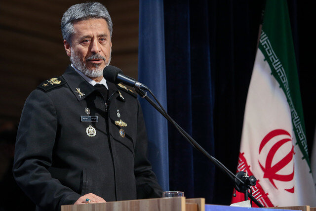 دریادار سیاری:  اگر اقدامی علیه ایران اسلامی صورت گیرد، متجاوزان را مجازات خواهیم کرد