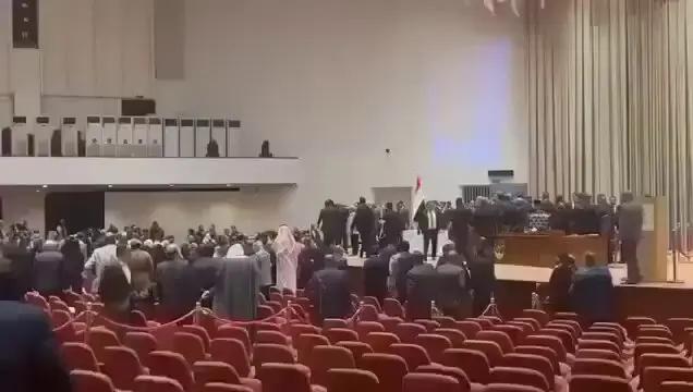 ببینید: اعضای مجلس عراق به جان هم افتادند