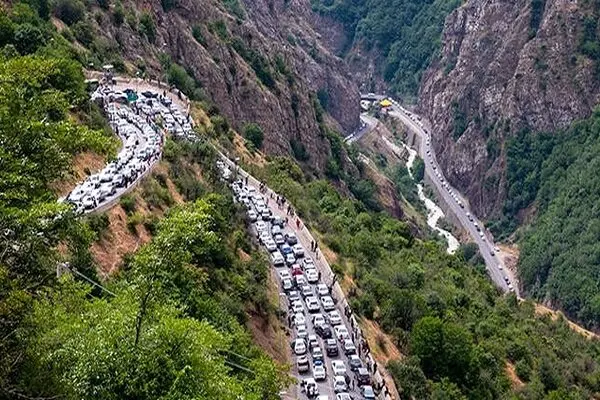 ترافیک سنگین شبانگاهی در محور یکطرفه جاده چالوس